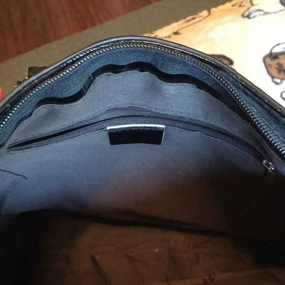 Amazing, unique vintage patent handbag/tote ๐ from the 1980โs! - Picture 12 of 16